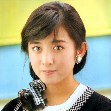 斉藤由貴 瞳.jpg